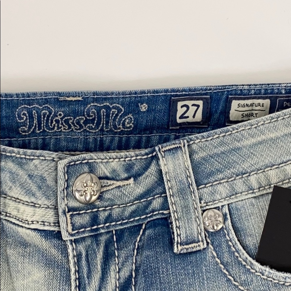 Miss Me Faded Denim Short, Size 27 NWT - Picture 5 of 8